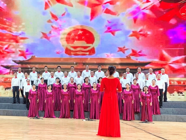 演唱实况照片(发文稿).jpg 演唱实况照片(发文稿).jpg