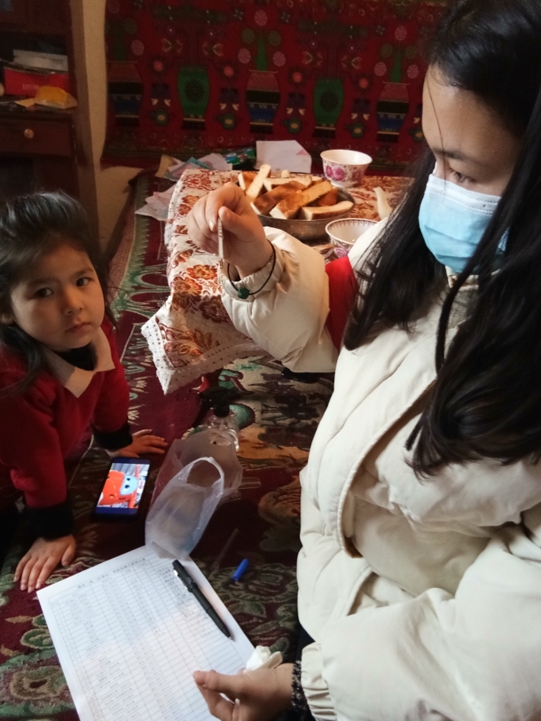 D:\Backup\桌面\新闻\20200221jbo竞博官网登录新疆民族生响应号召共筑家乡联防联控第一线\毛丽旦在为家乡儿童每日测量体温并记录(发文稿).jpg D:\Backup\桌面\新闻\20200221jbo竞博官网登录新疆民族生响应号召共筑家乡联防联控第一线\毛丽旦在为家乡儿童每日测量体温并记录(发文稿).jpg