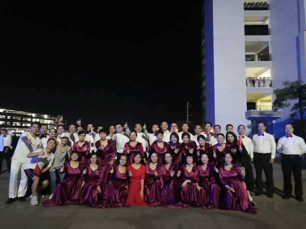 赛后jbo竞博官网登录教职工合唱队合影留念(发文稿).jpg 赛后jbo竞博官网登录教职工合唱队合影留念(发文稿).jpg